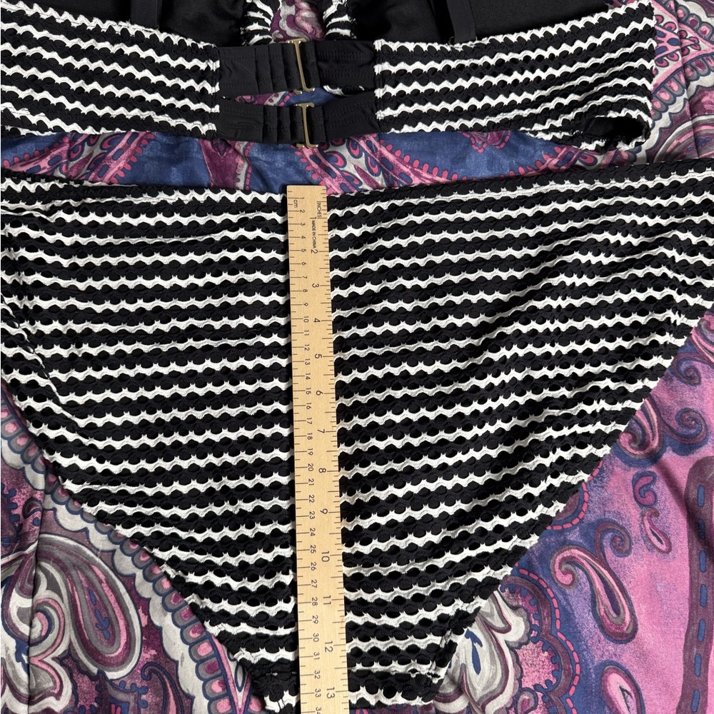 Time and Tru Black and White Wave-Print Bikini Set Plus Size 3X - Picture 6 of 7